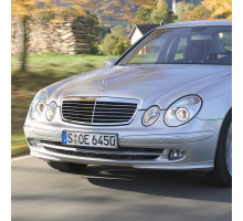 Бампер передний в цвет кузова Mercedes E-Class W211 (2002-2006) с омывателем